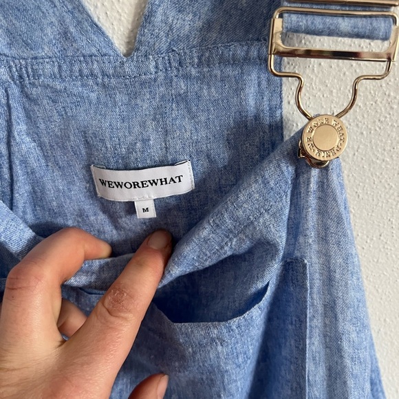 WEWOREWHAT Basic Linen Overall in Denim Light Wash, size medium - Picture 3 of 7